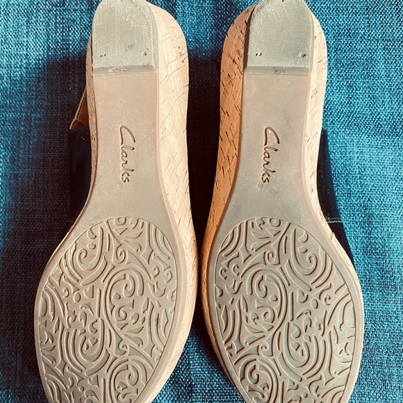 Clarks Black Patent Slingback - Picture 3 of 6